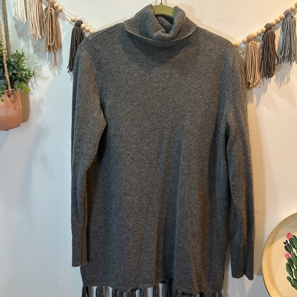 Neiman Marcus Gray Turtleneck Sweater - Picture 2 of 10